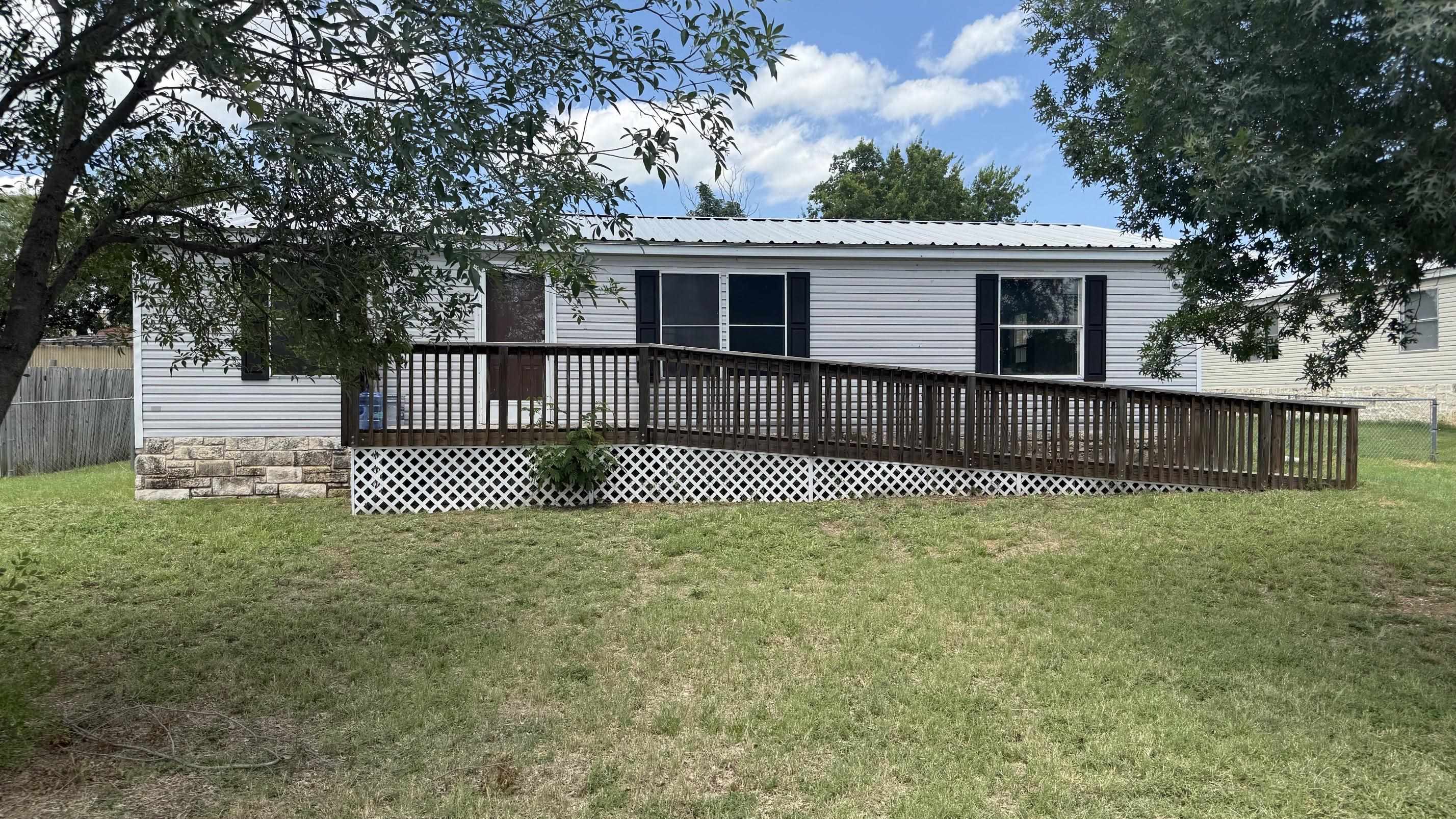 200 Sarah Circle, Llano, TX 78643