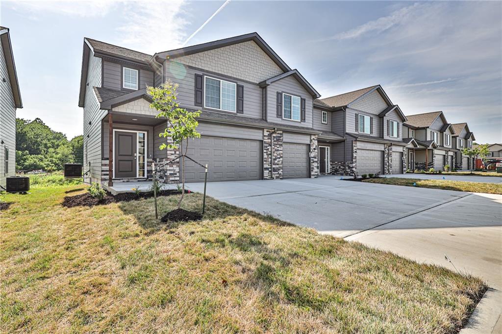 1502 NE Shale Court - Photo 1