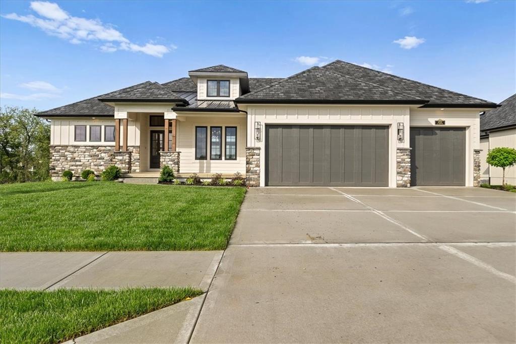 8732 N Lewis Avenue - Photo 1