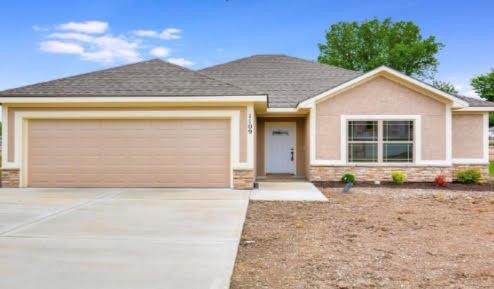 900 N White Oaks Lane - Photo 1