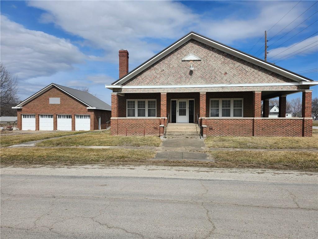 207 E 4th Street - Photo 1