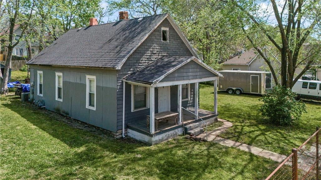 3225 Holmes Street - Photo 1