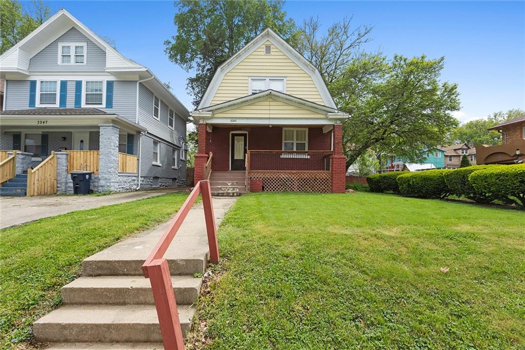 3245 VICTOR Street - Photo 1