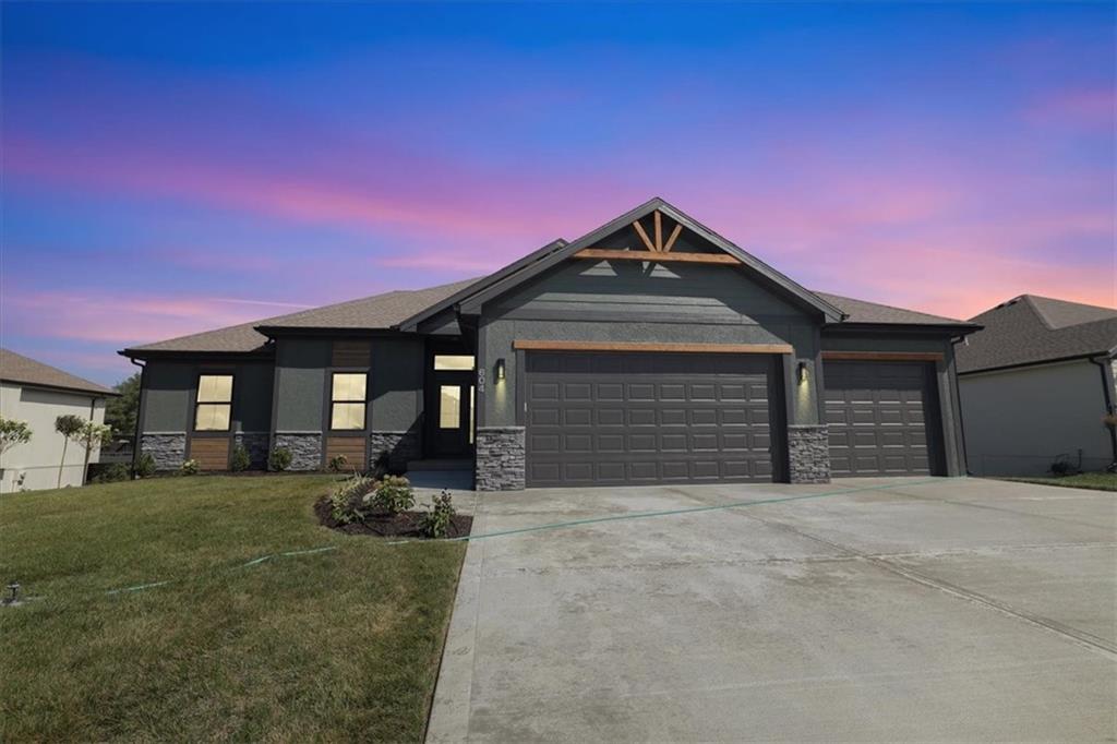 604 Blackhawke Drive - Photo 1