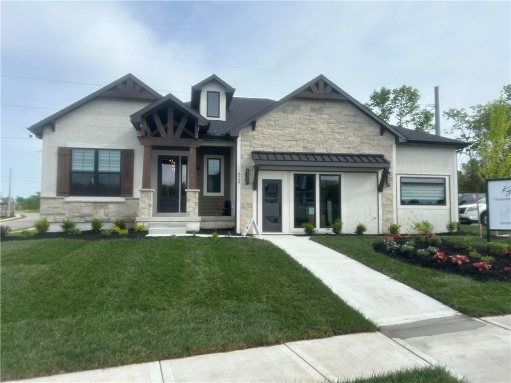 424 SE Maxwell Drive - Photo 1