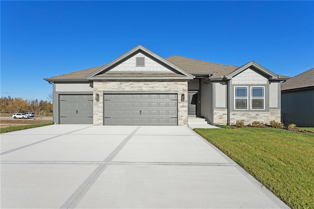 8890 N Monroe Avenue - Photo 1