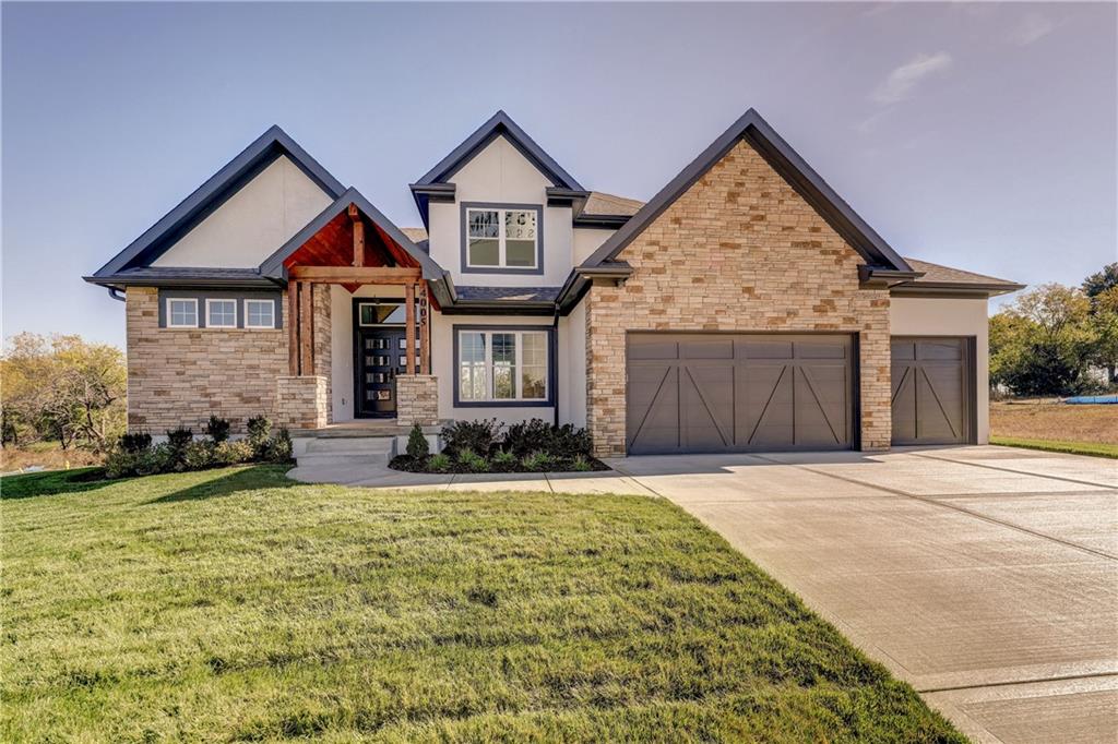4005 NE Apple Grove Drive - Photo 1
