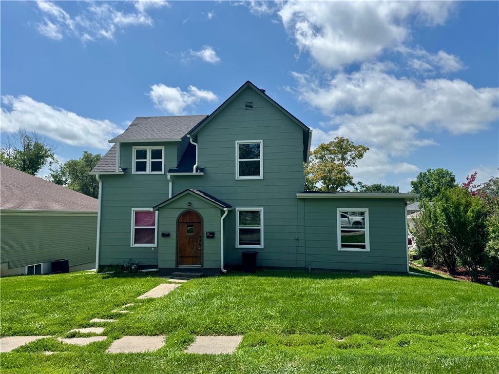 512 E 4th Street - Photo 1