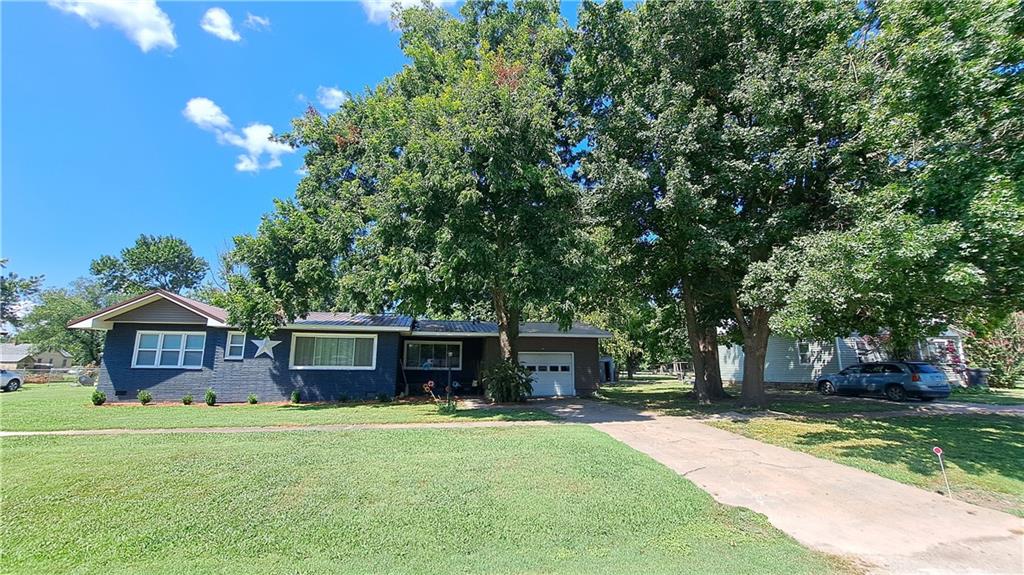 805 Walnut Street - Photo 1