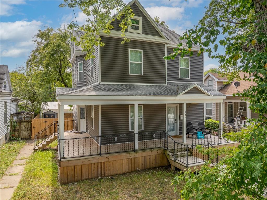 807 W 7th Street - Photo 1