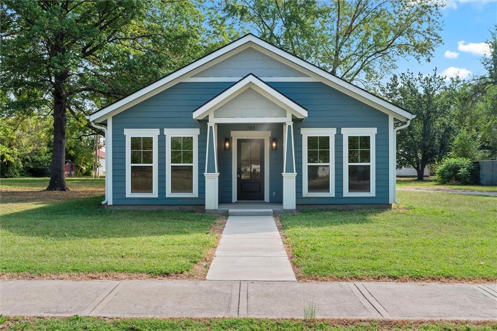 706 N Main Street - Photo 1