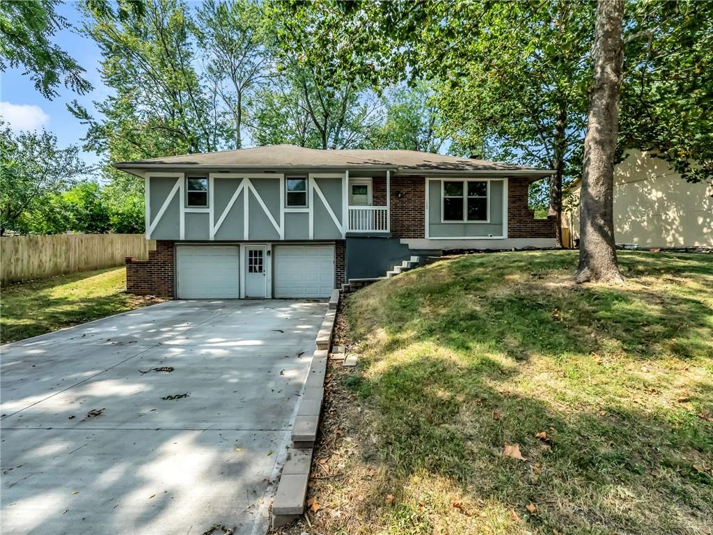 1300 NE Browning Lane - Photo 1