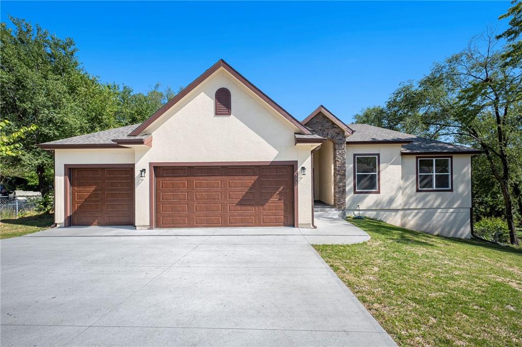 3711 N Wayne Avenue - Photo 1