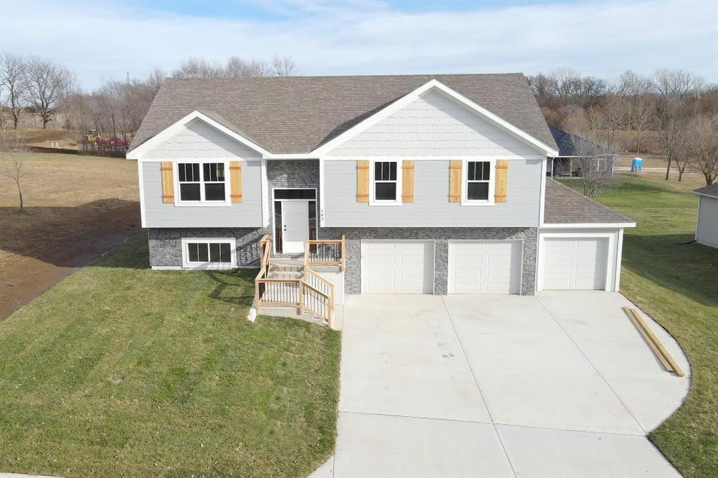 103 Sally Circle - Photo 1