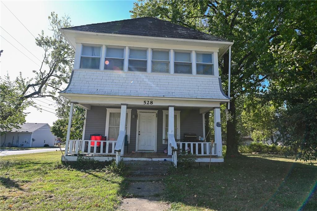 528 E Allison Street - Photo 1