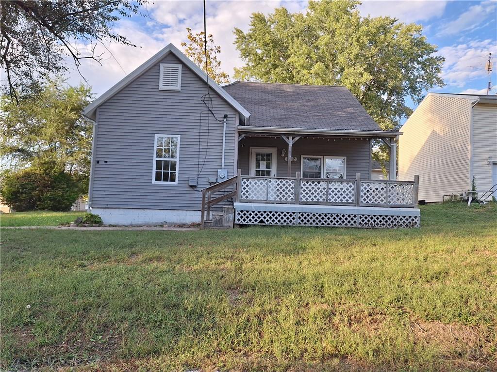 612 W 5th Street - Photo 1