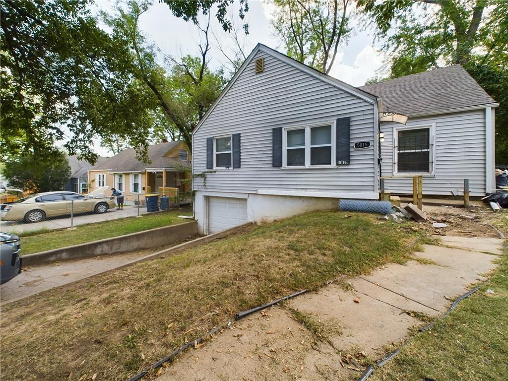 5015 E 40th Street - Photo 1