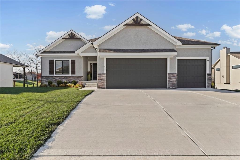 814 NW Hickory Ridge Drive - Photo 1