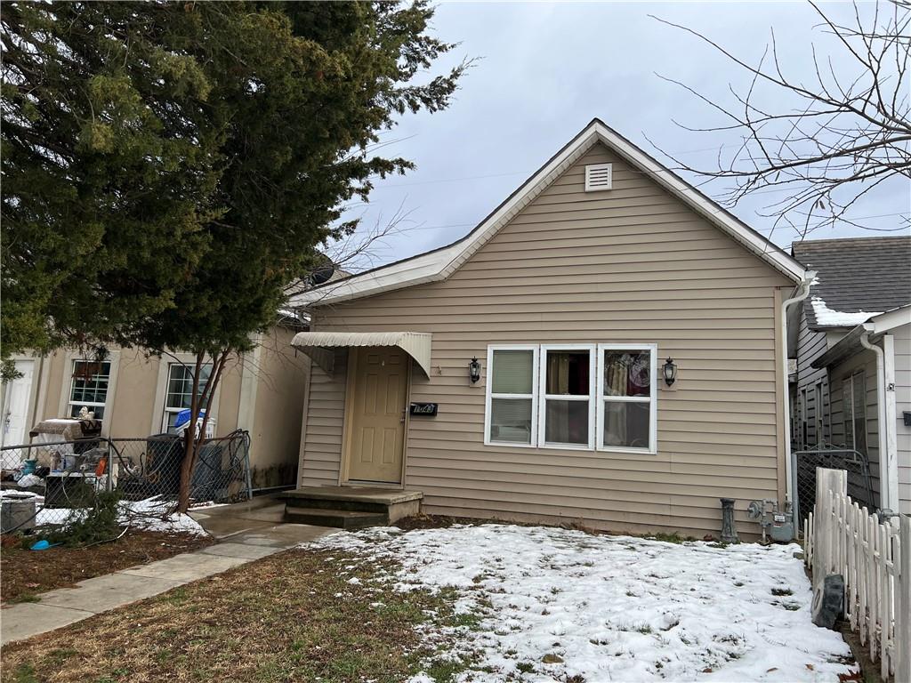 1043 Hasbrook Avenue - Photo 1