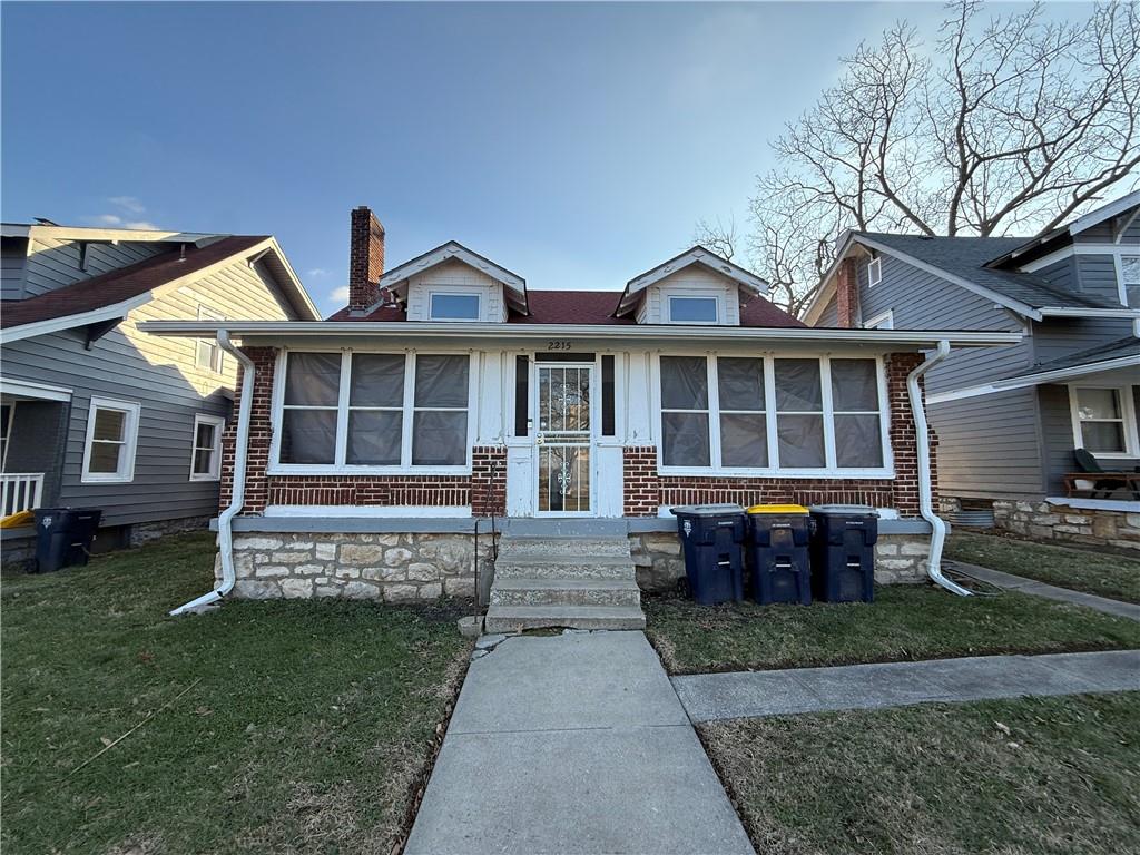 2215 E Meyer Boulevard - Photo 1