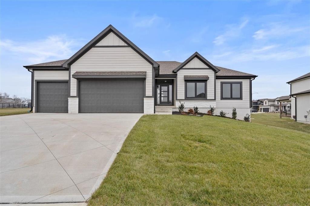 2303 SW Serena Place - Photo 1