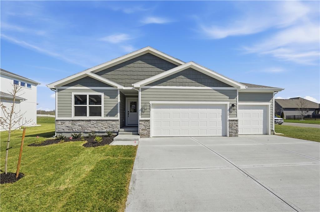 501 SW Newport Drive - Photo 1