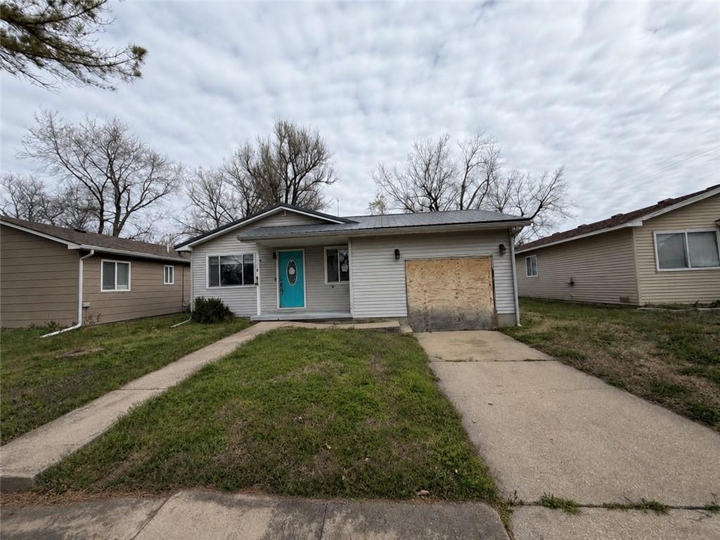 518 W 4th Street - Photo 1
