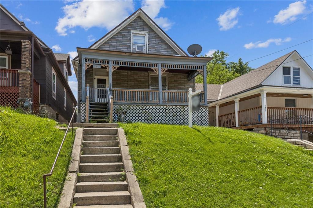 747 Reynolds Avenue - Photo 1