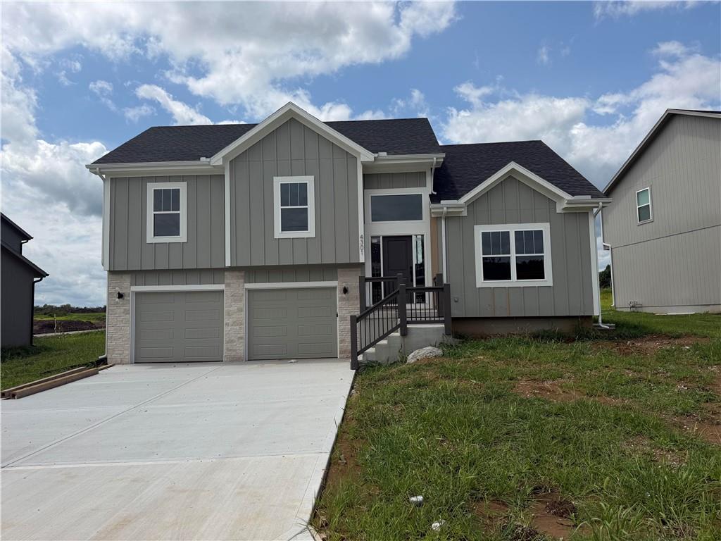 4301 SE Adams Drive - Photo 1
