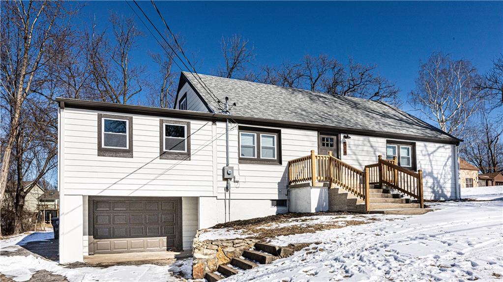 808 NE Russell Road - Photo 1