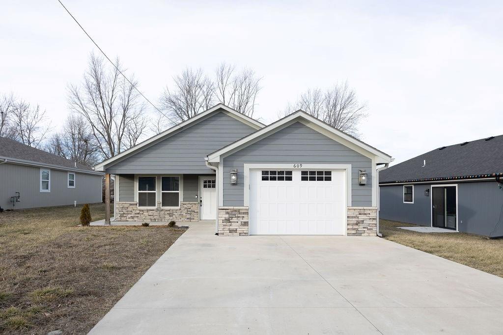 609 W Dryden Street - Photo 1