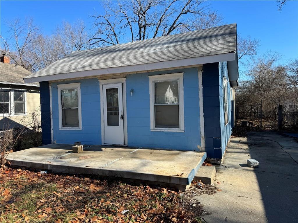 5933 Brooklyn Avenue - Photo 1