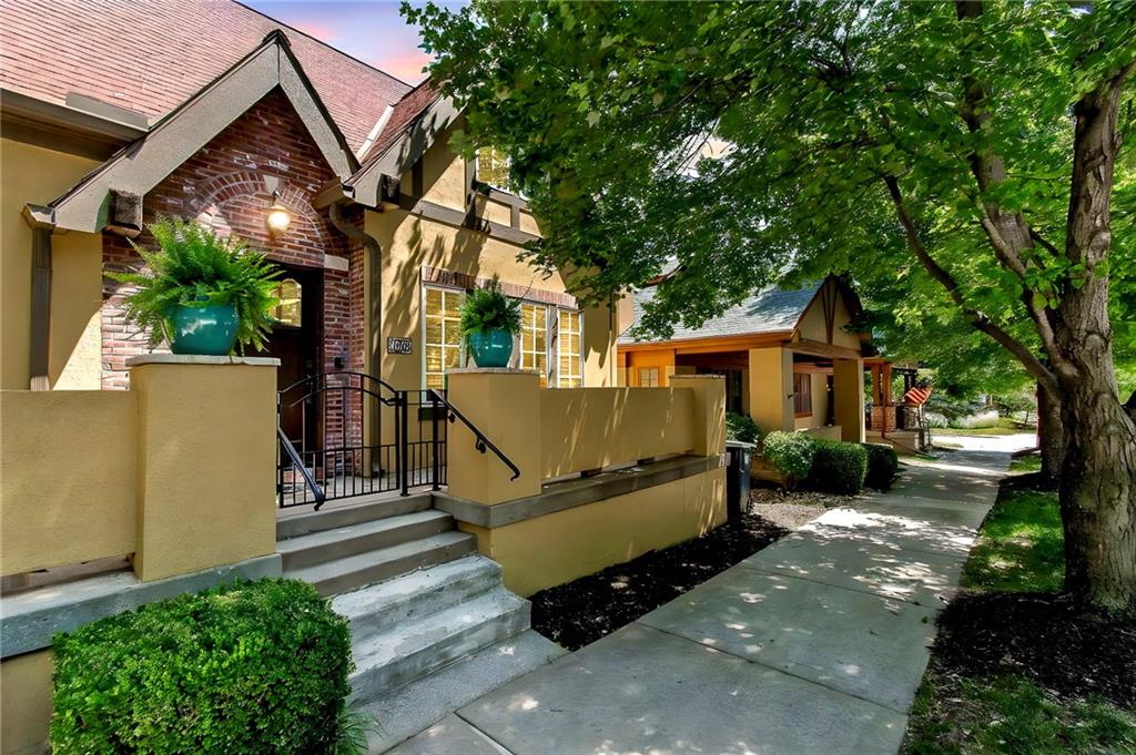 9008 NE 80th Street - Photo 1