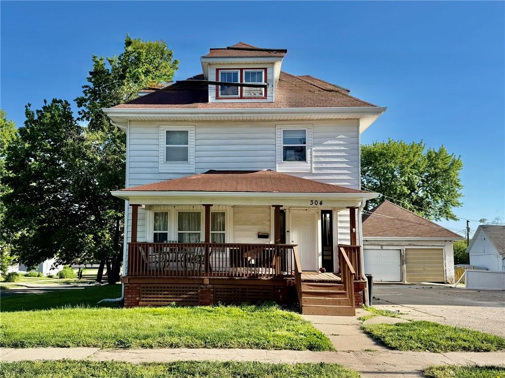 304 W 7th Street - Photo 1
