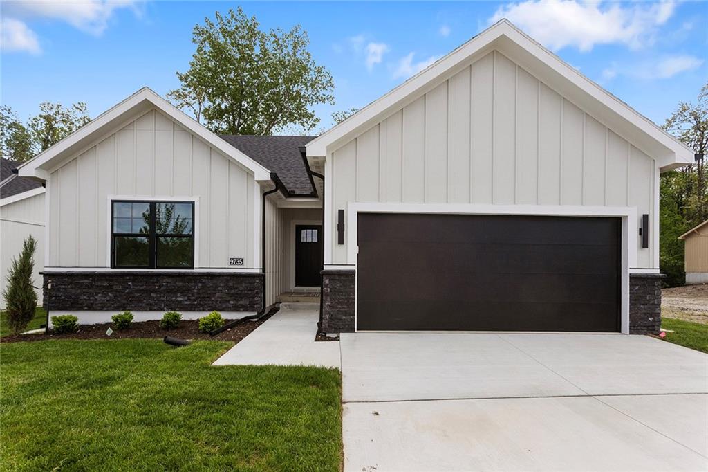 9735 N Lucerne Avenue - Photo 1