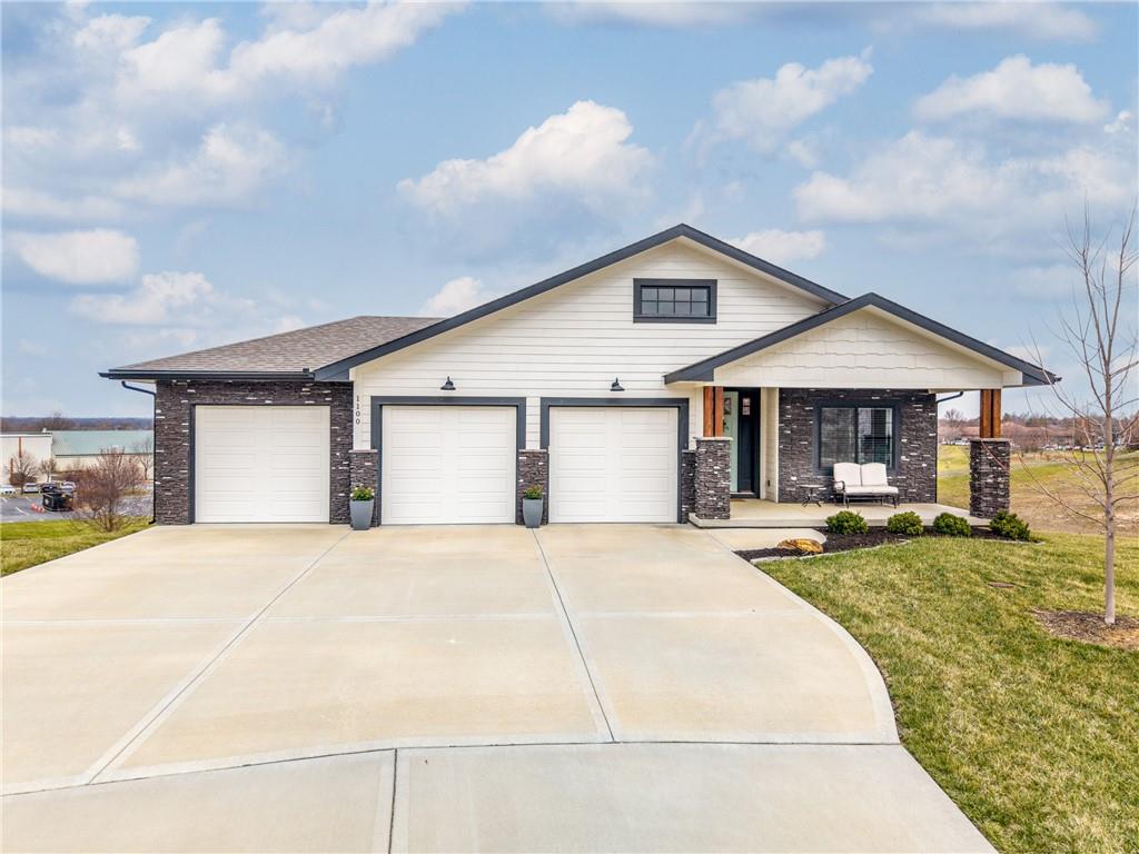 1100 NE Goshen Court - Photo 1