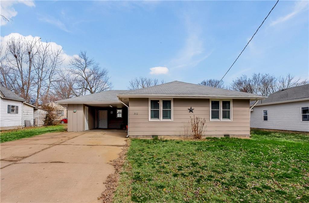 312 W Pine Street - Photo 1
