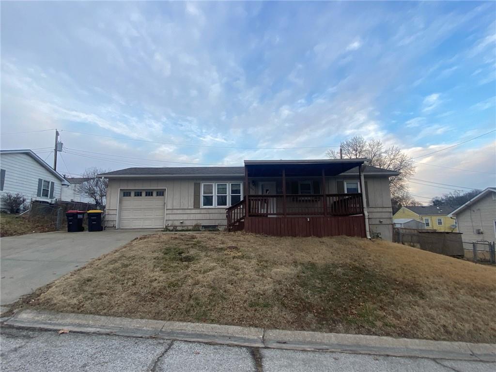 1012 Magnolia Street W - Photo 1