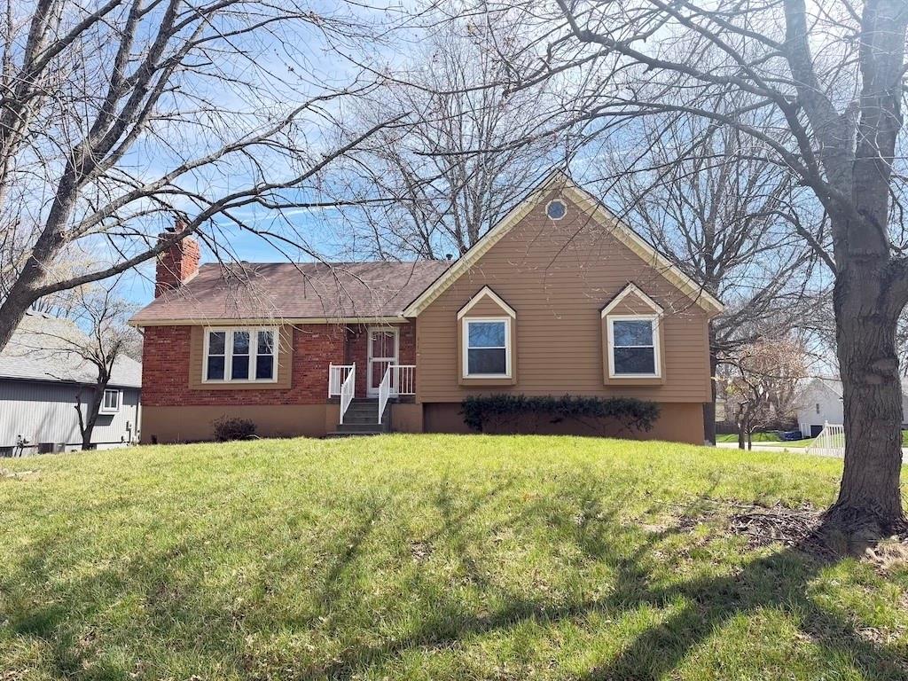613 SE Brentwood Drive - Photo 1