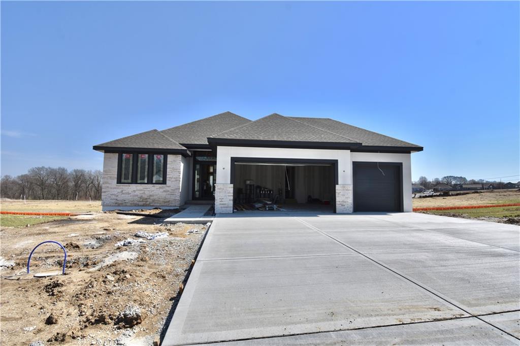 7645 N Booth Avenue - Photo 1