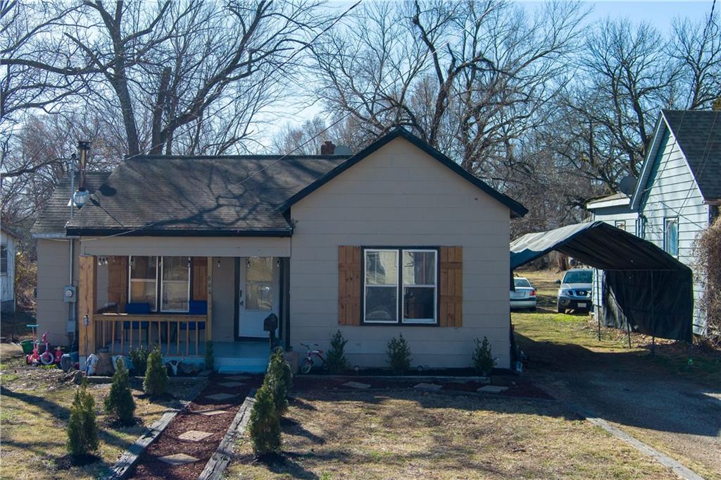 604 E Franklin Street - Photo 1