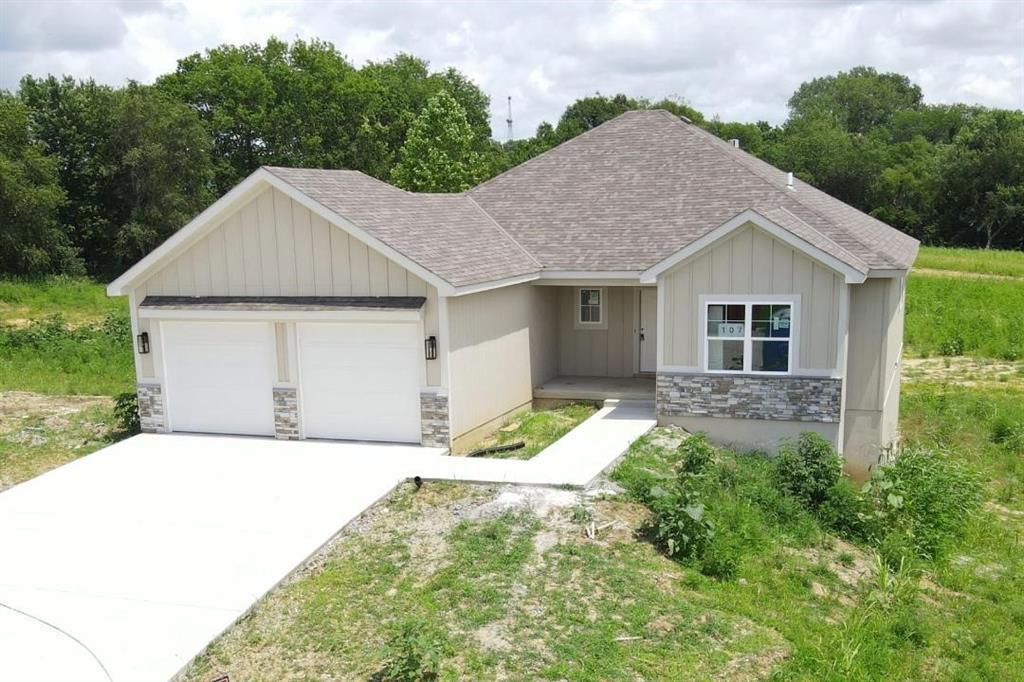 107 JOHNSON Circle - Photo 1