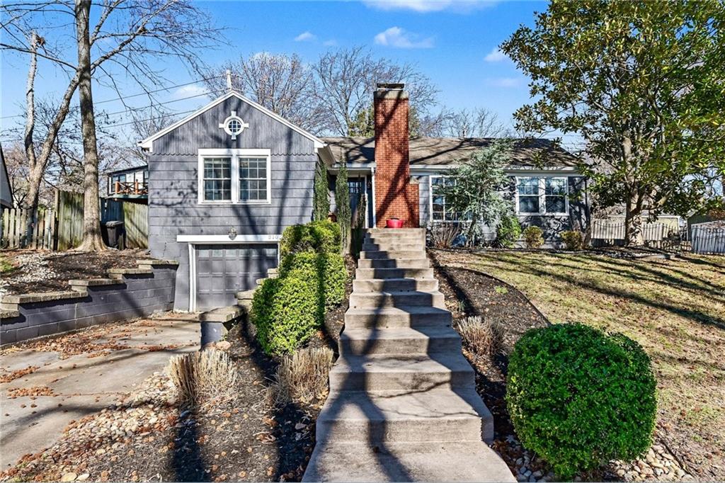 210 E Winthrope Road - Photo 1