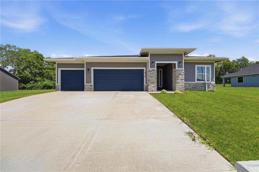 1810 Halls Creek Avenue - Photo 1