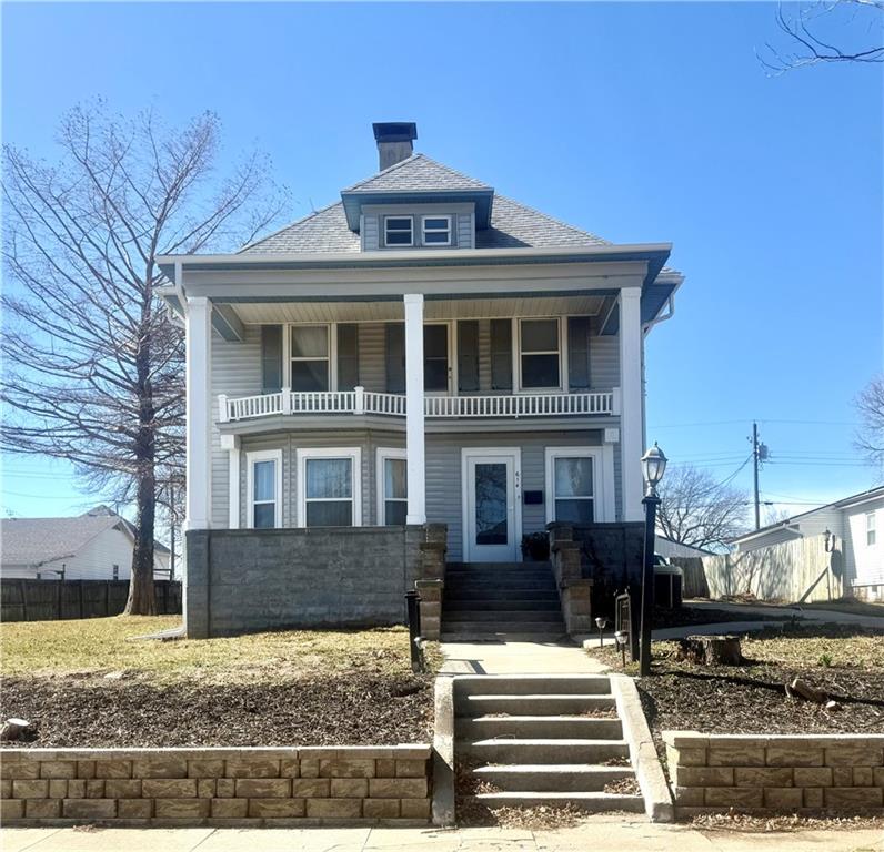 614 S BUCHANAN Street - Photo 1