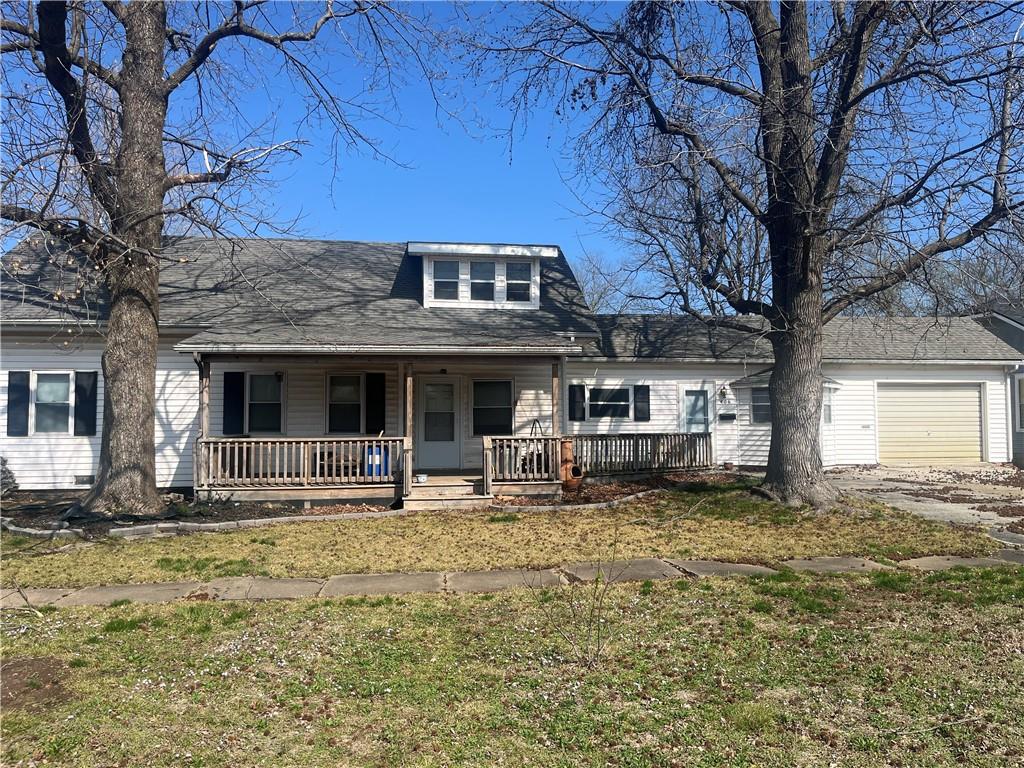 406 E 15th Street - Photo 1
