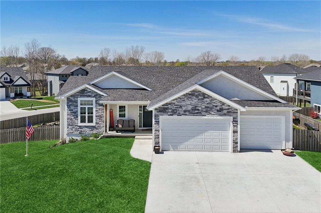594 N Oakwood Lane