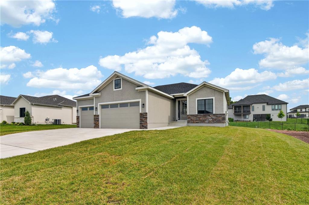 2605 NE Crestview Street - Photo 1
