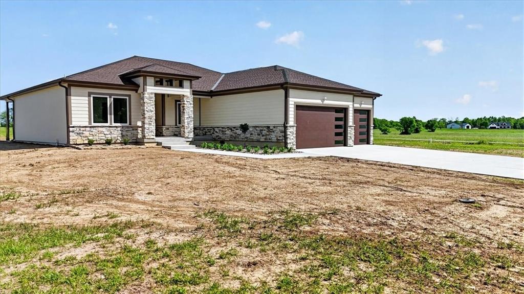 422 NE Lakota Drive - Photo 1