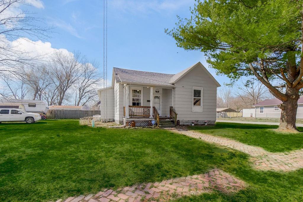600 E Grandriver Street - Photo 1
